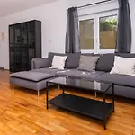 Visum * פולה
